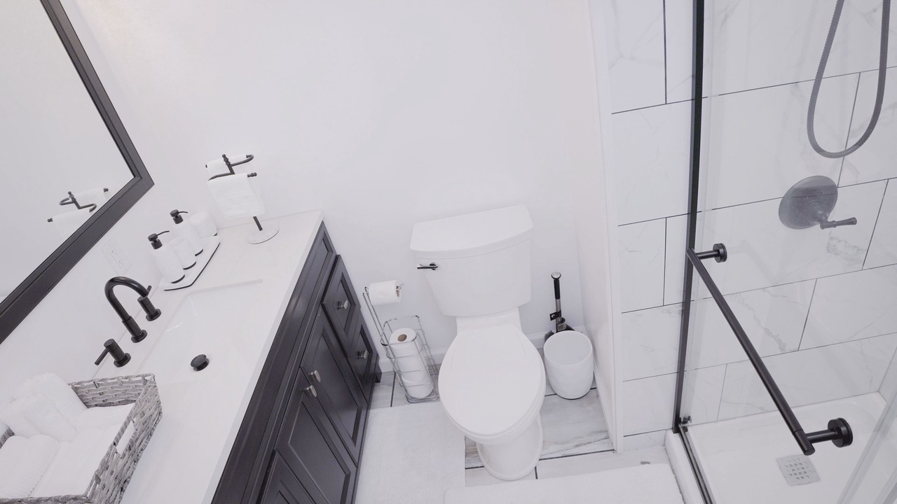Photo of Bathroom in Lake View