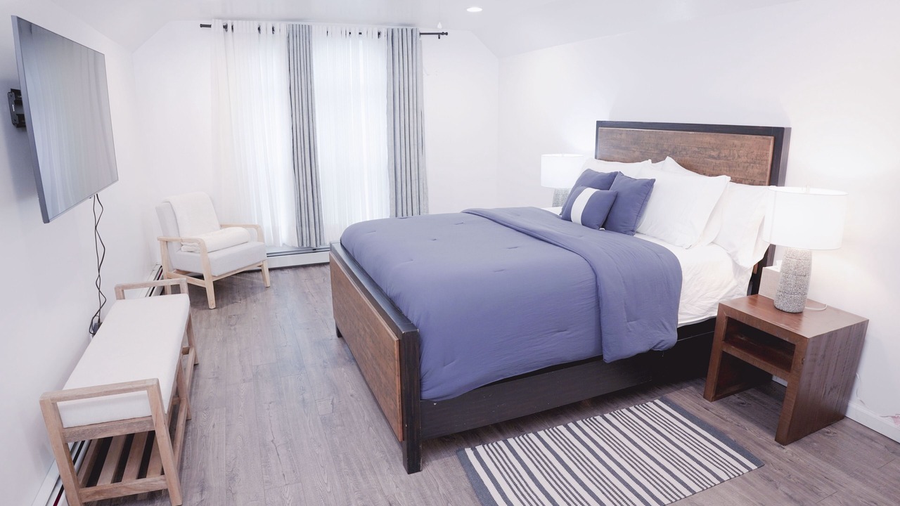 Photo of Bedroom in Lake View