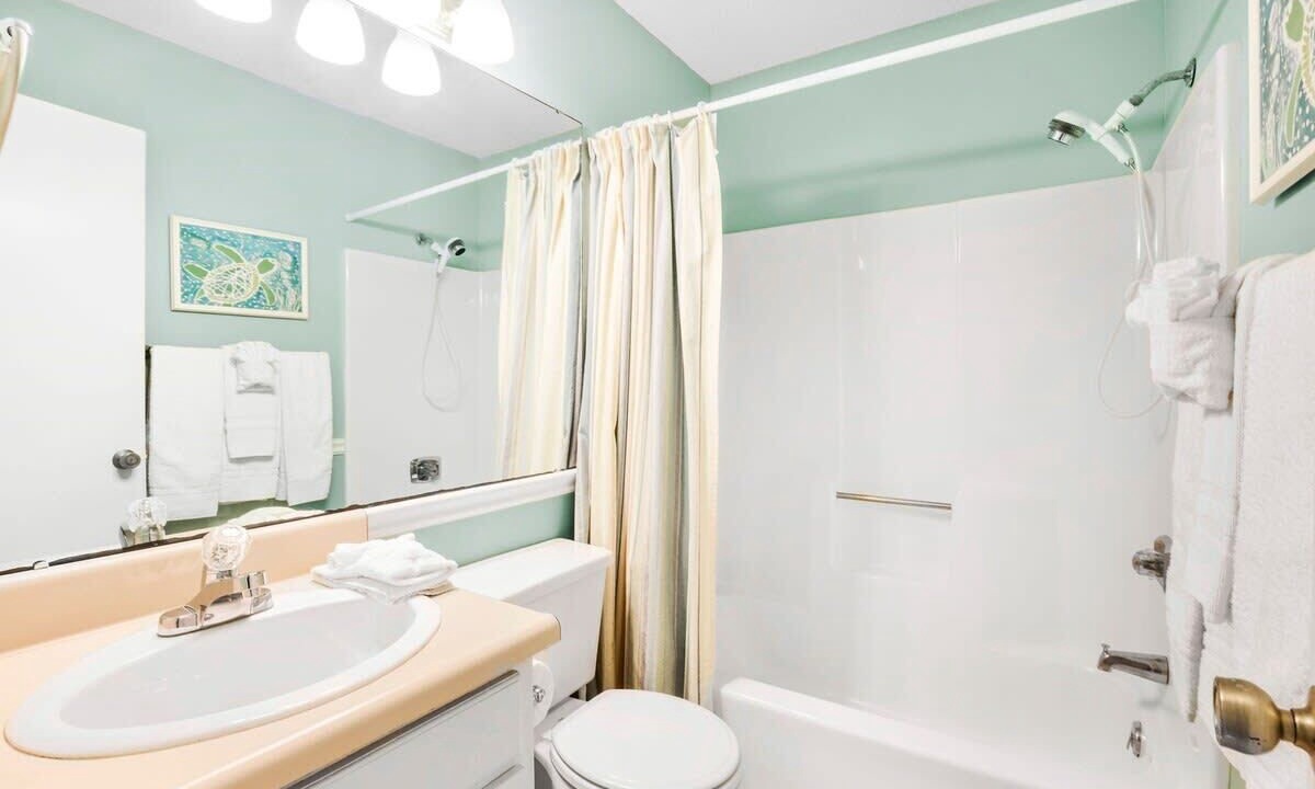 Photo of Bathroom in Orange Beach East