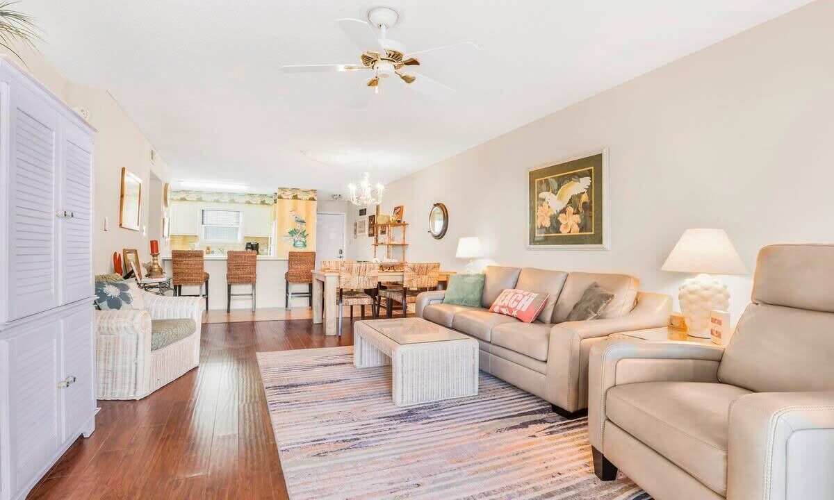 Photo of Livingroom in Orange Beach East