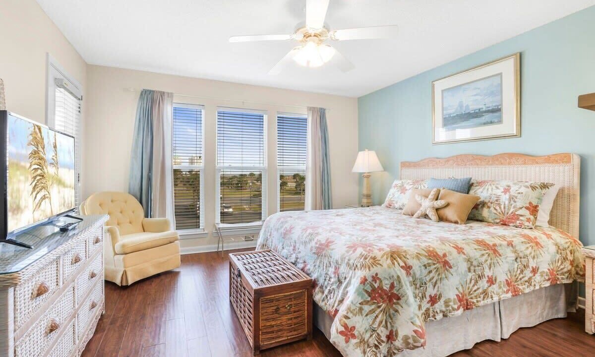 Photo of Bedroom in Orange Beach East
