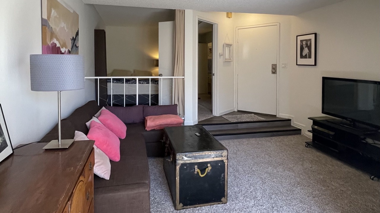 Photo of Livingroom in Norma Triangle