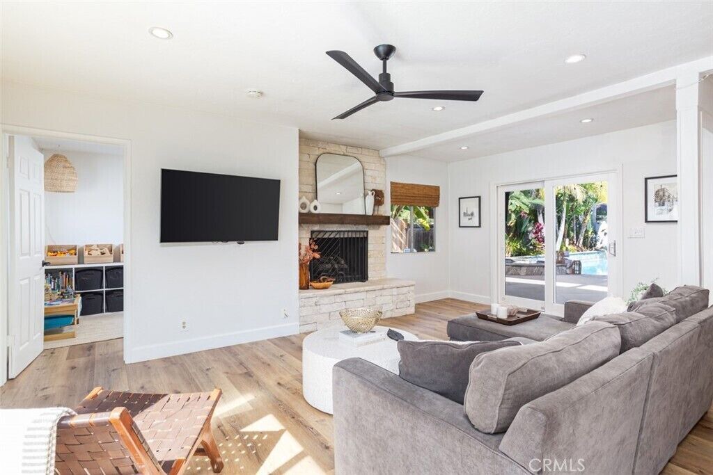 Photo of Livingroom in East Side Costa Mesa