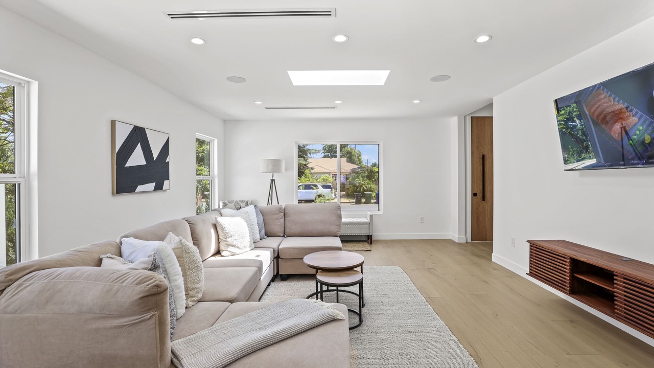 Photo of Livingroom in Valley Glen