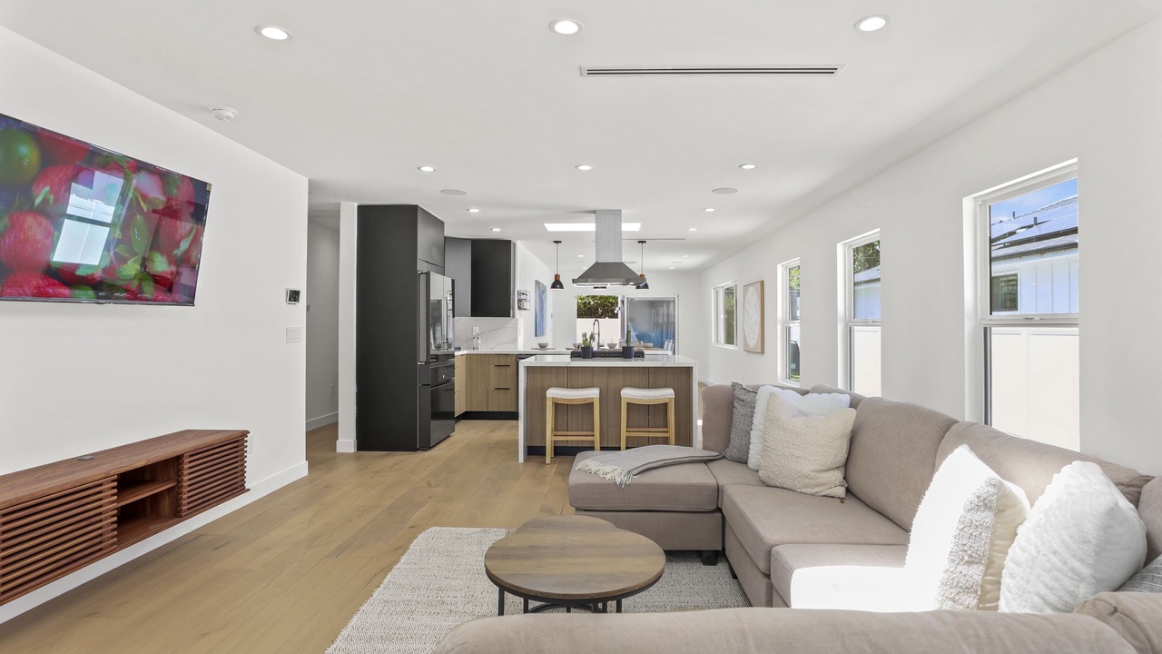 Photo of Livingroom in Valley Glen