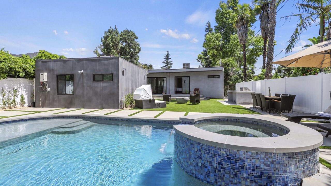 Photo of Outdoor in Valley Glen