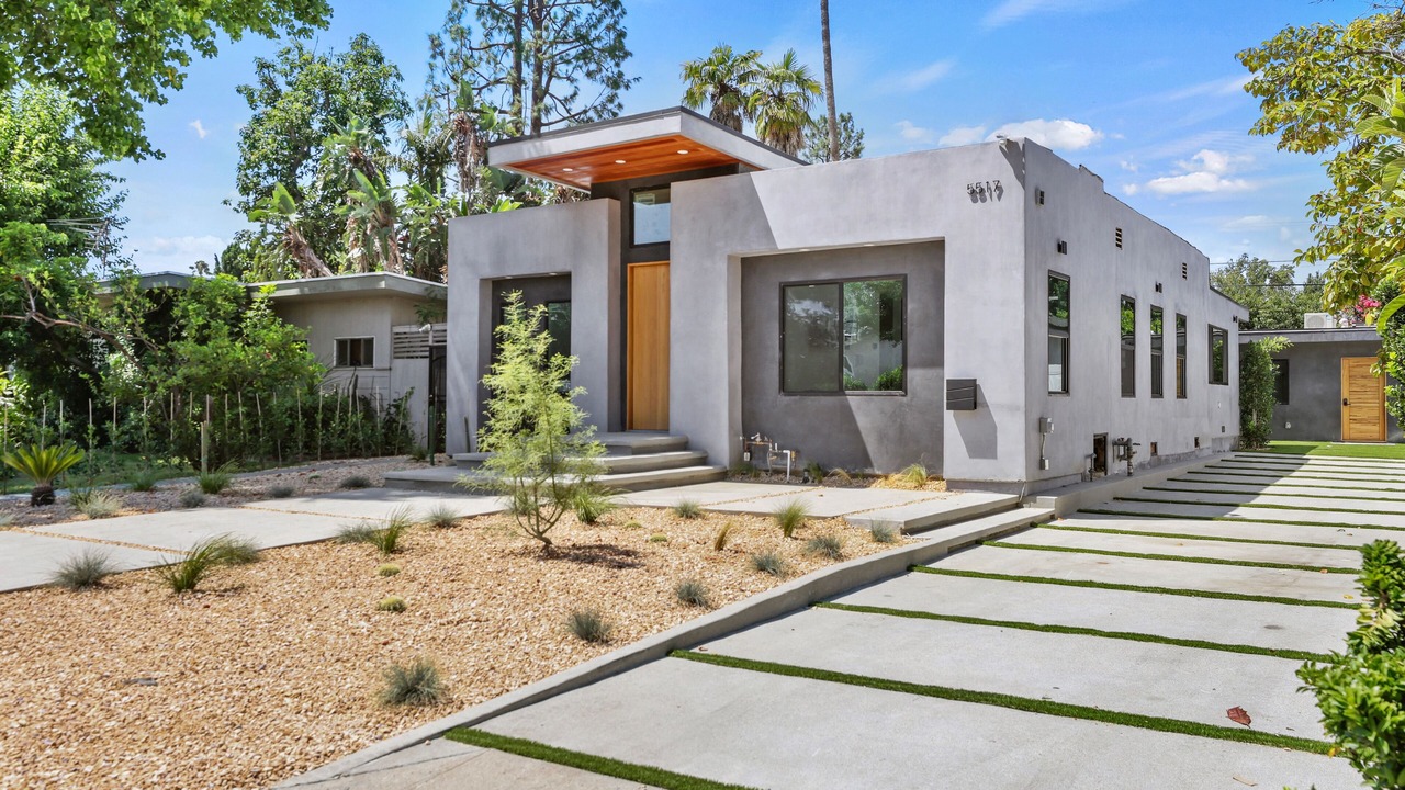 Photo of Outdoor in Valley Glen