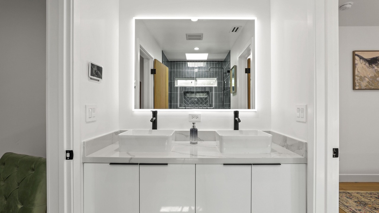 Photo of Bathroom in Valley Glen