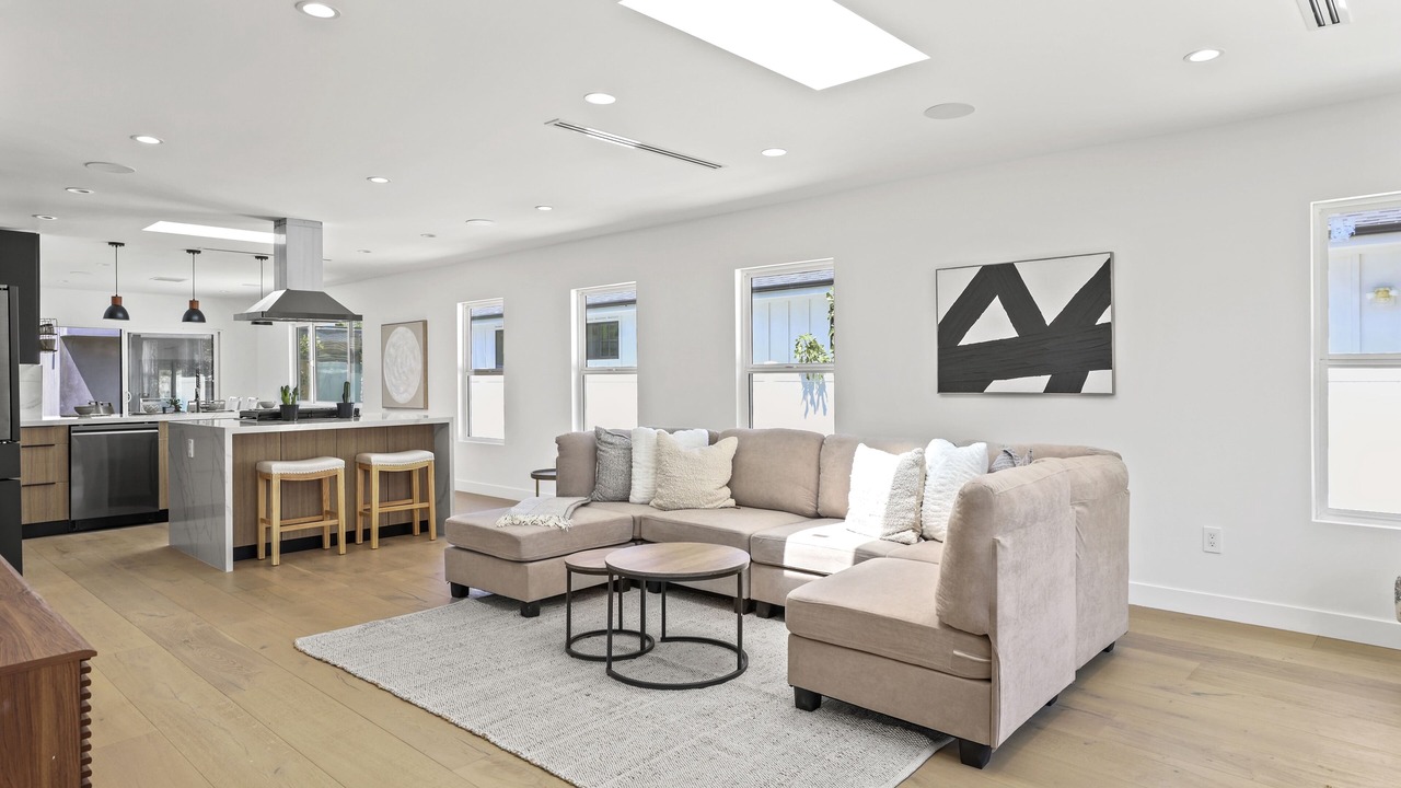 Photo of Livingroom in Valley Glen