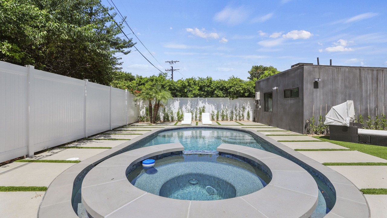 Photo of Outdoor in Valley Glen