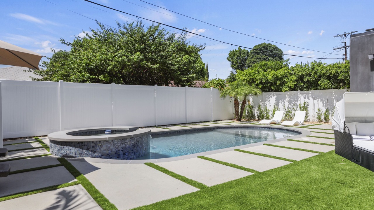 Photo of Outdoor in Valley Glen