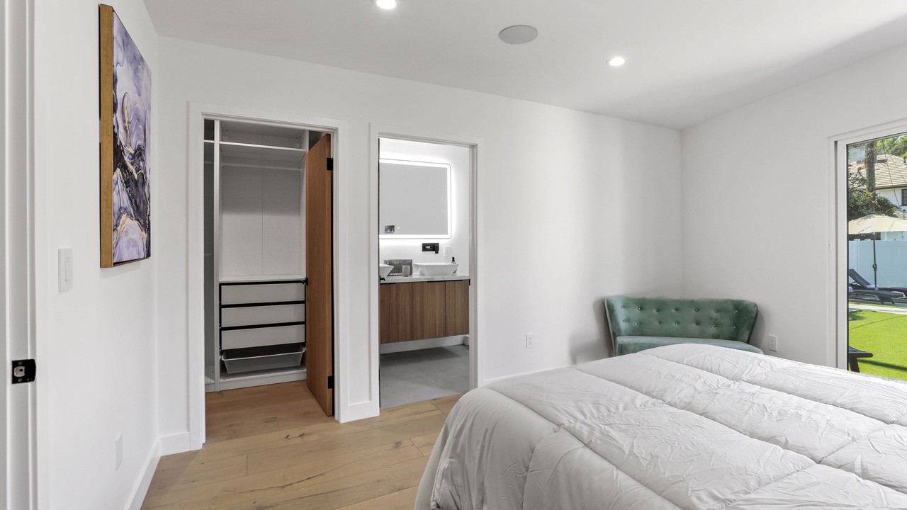 Photo of Bedroom in Valley Glen