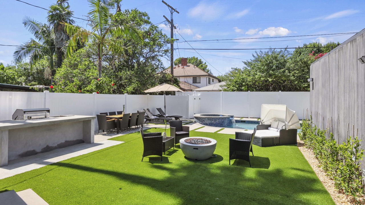 Photo of Outdoor in Valley Glen