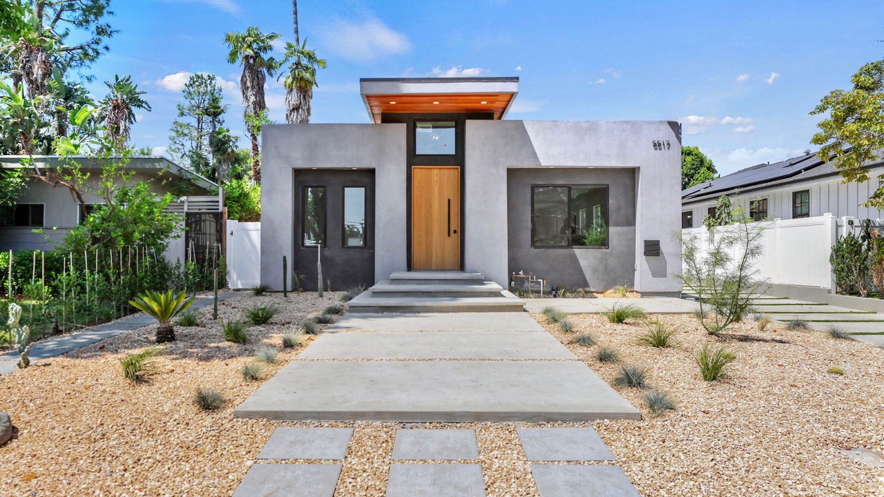 Photo of Outdoor in Valley Glen