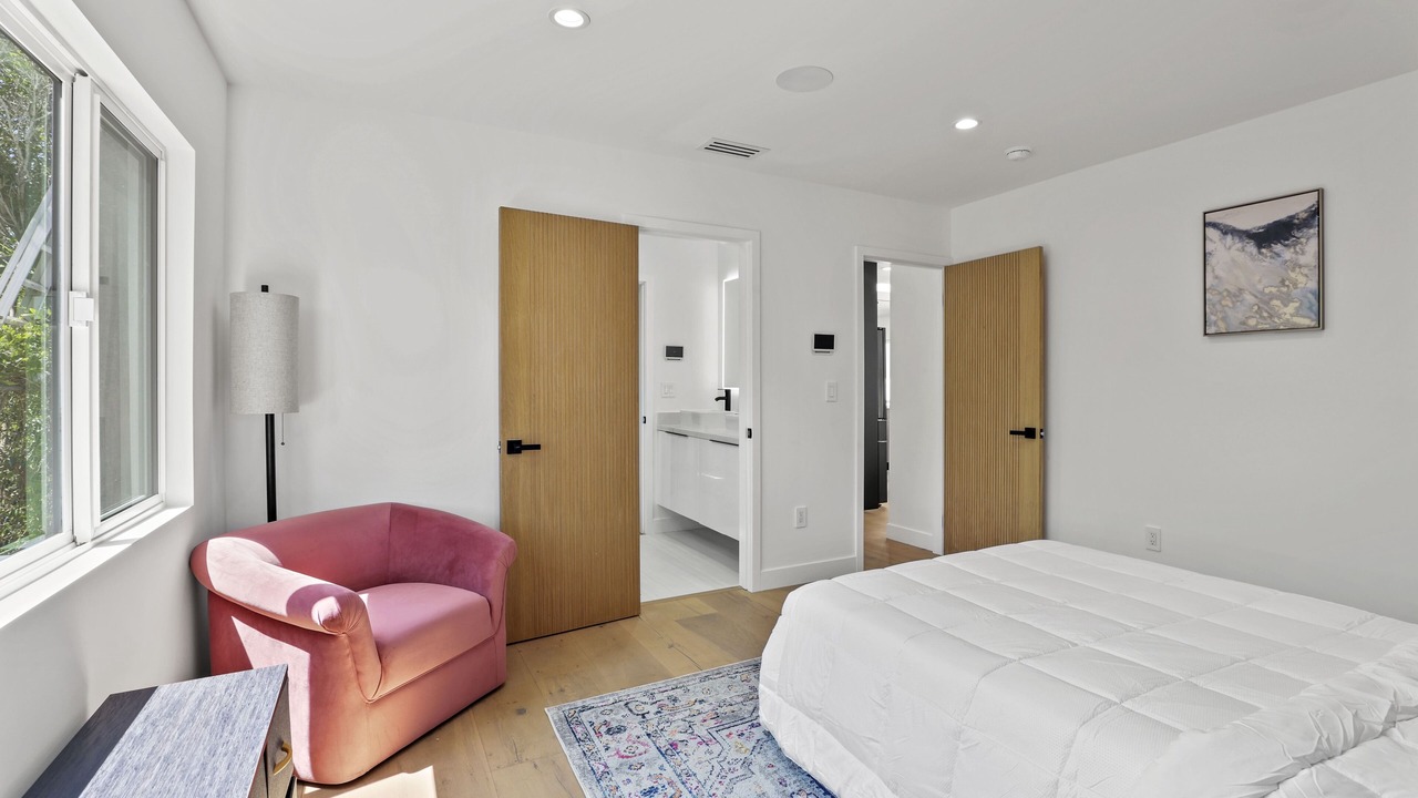 Photo of Bedroom in Valley Glen