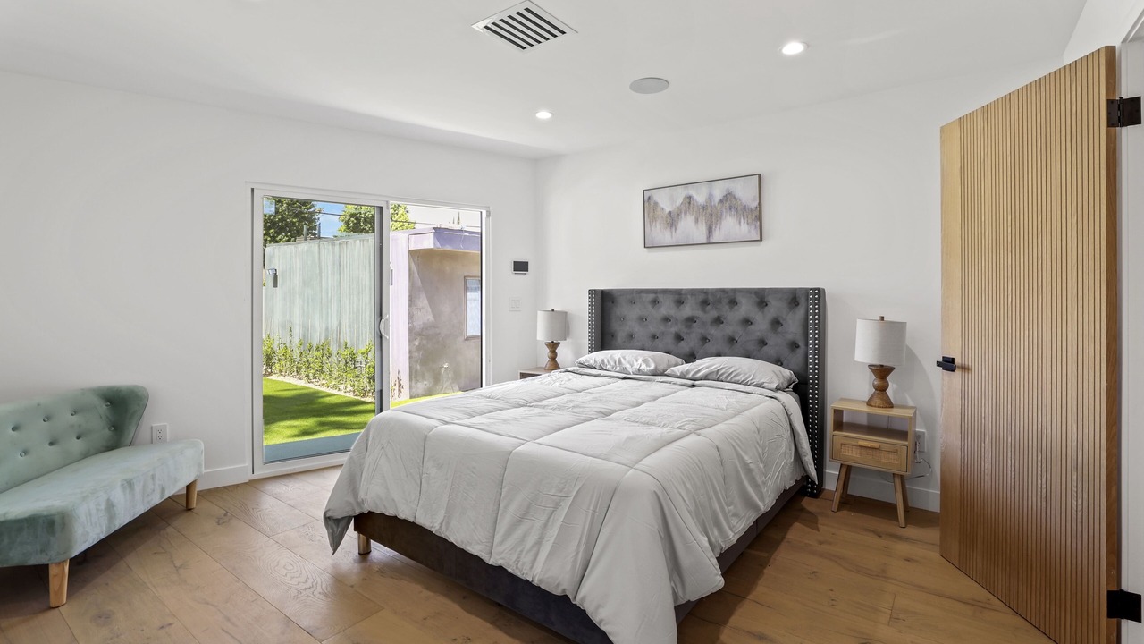 Photo of Bedroom in Valley Glen