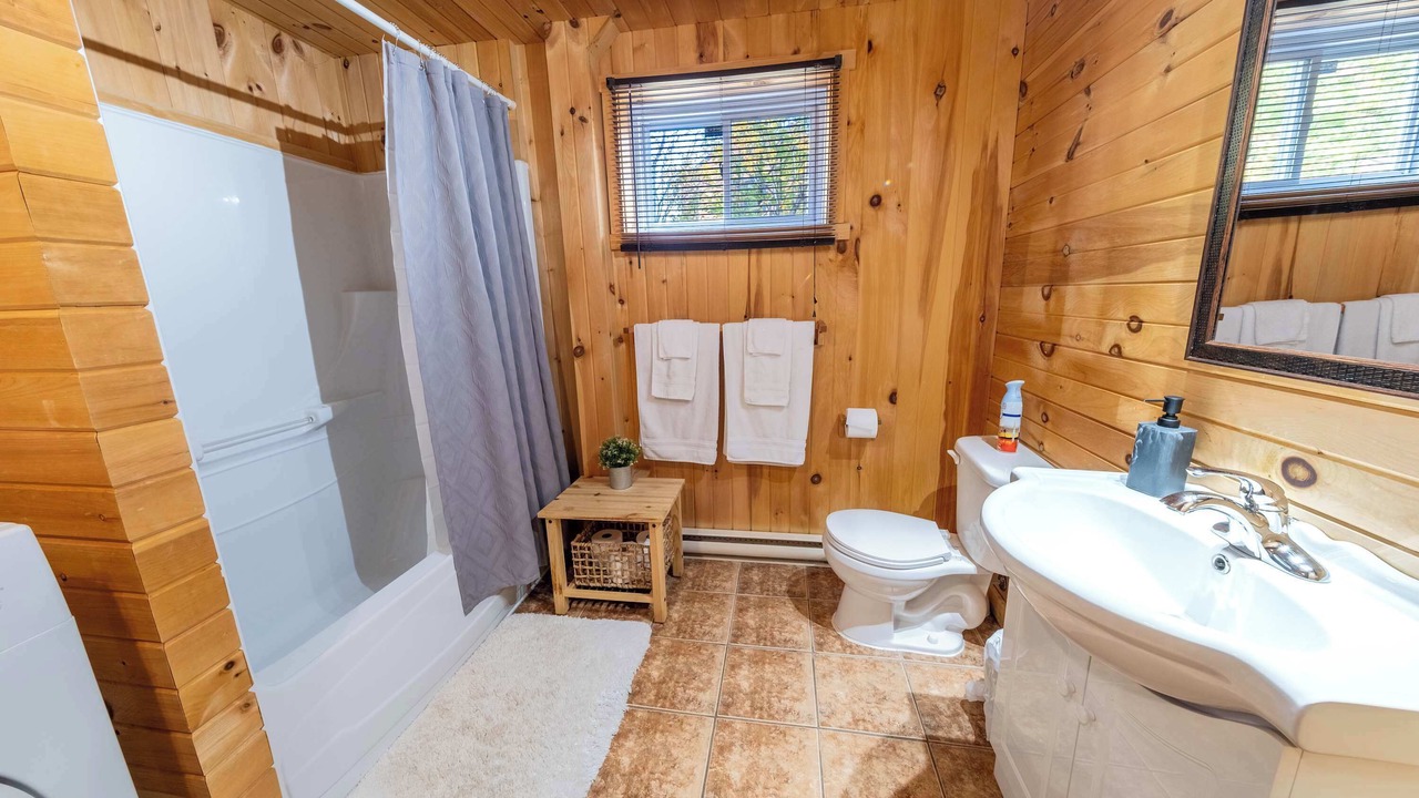 Photo of Bathroom in Notre-Dame-Auxiliatrice-de-Buckland