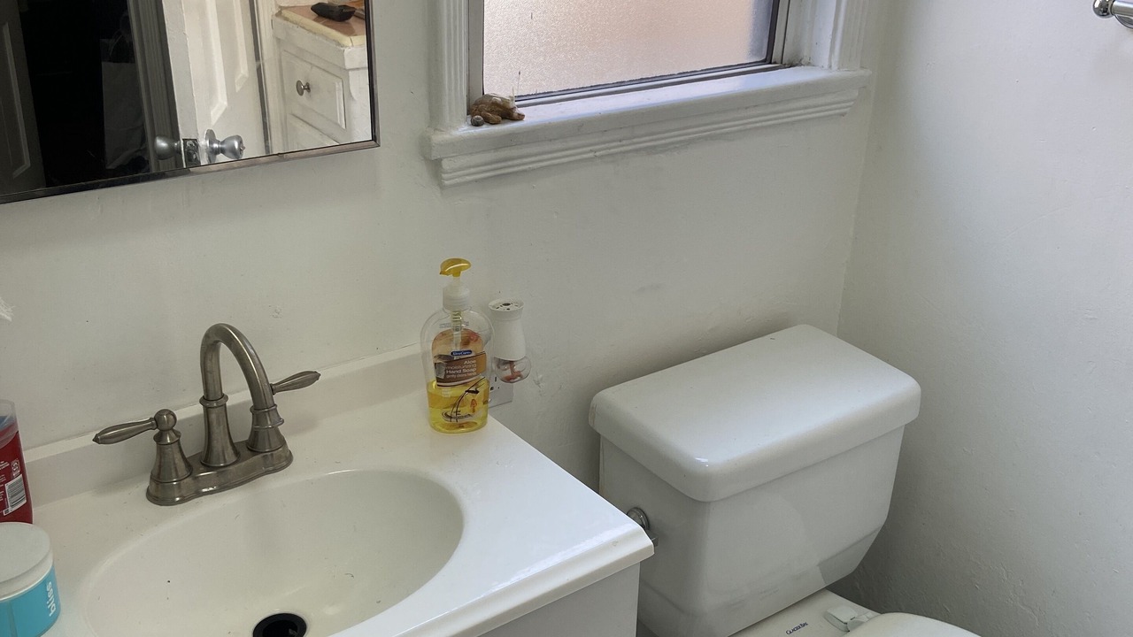 Photo of Bathroom in Pico-Union