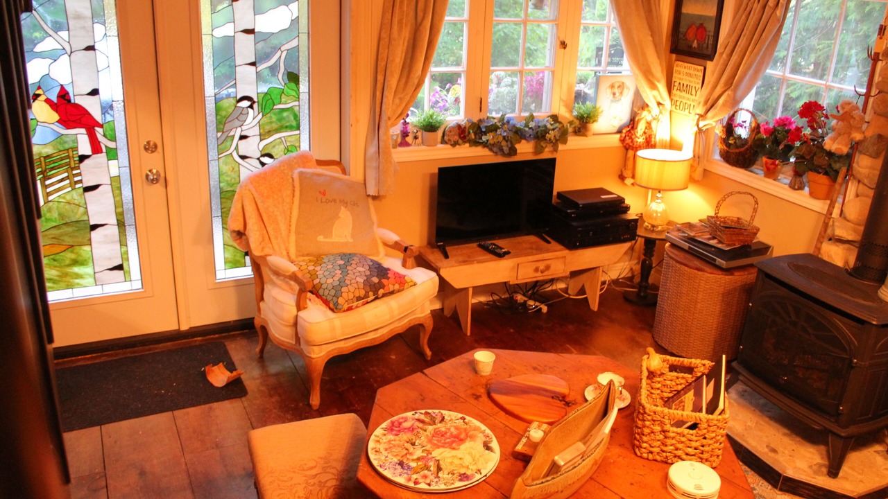 Photo of Livingroom in Mono
