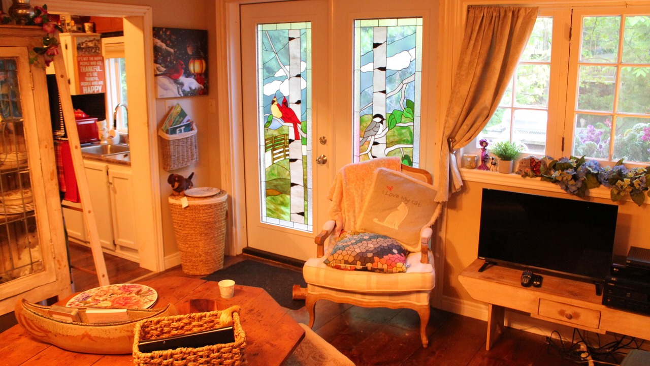 Photo of Livingroom in Mono