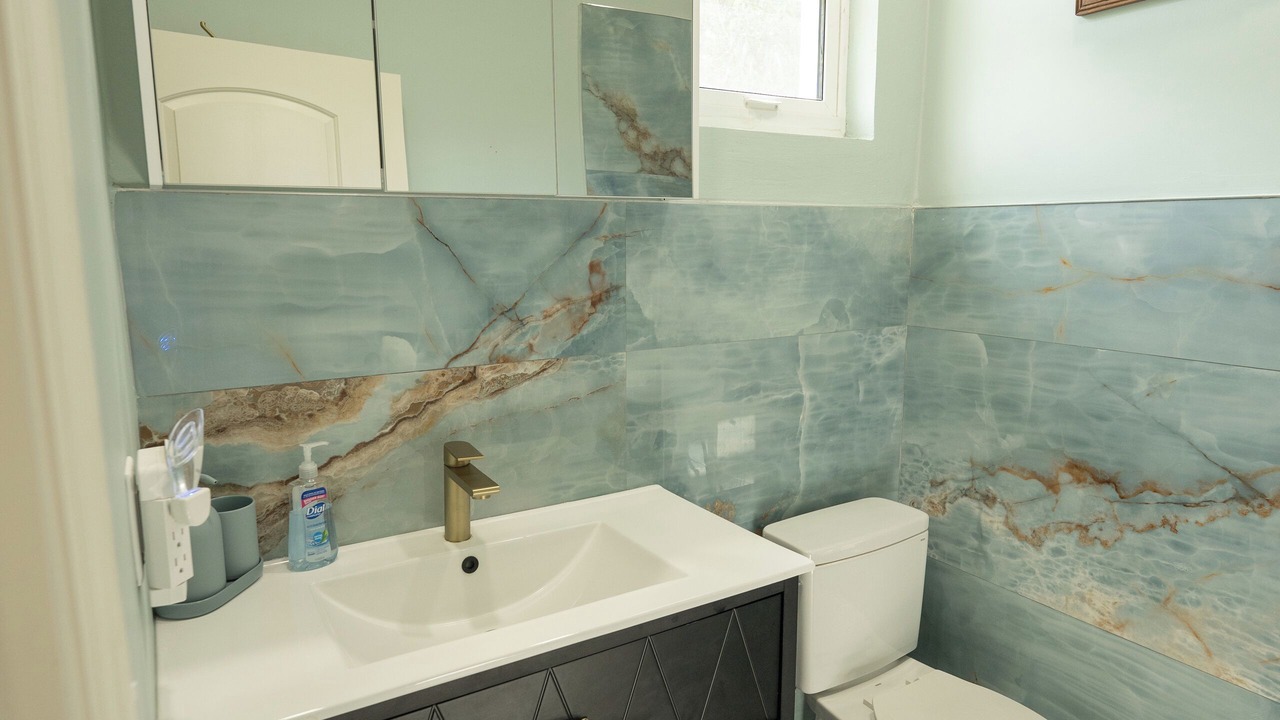 Photo of Bathroom in Green Turtle Cay