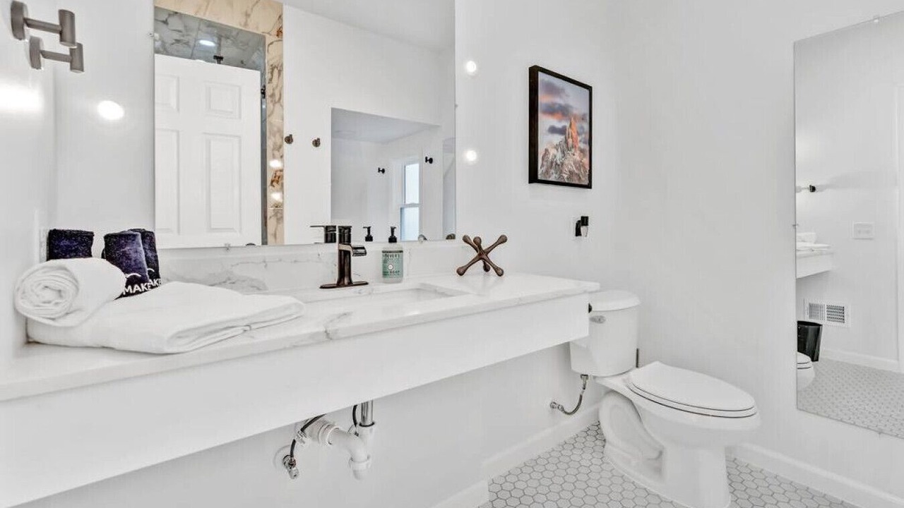Photo of Bathroom in Lakeview