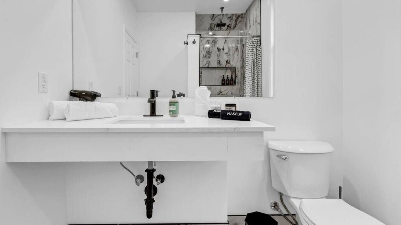 Photo of Bathroom in Front Park