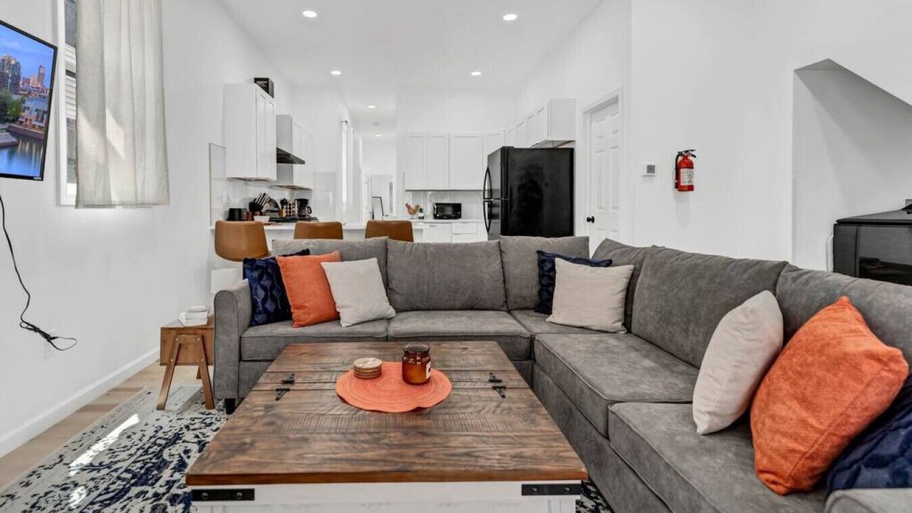 Photo of Livingroom in Front Park