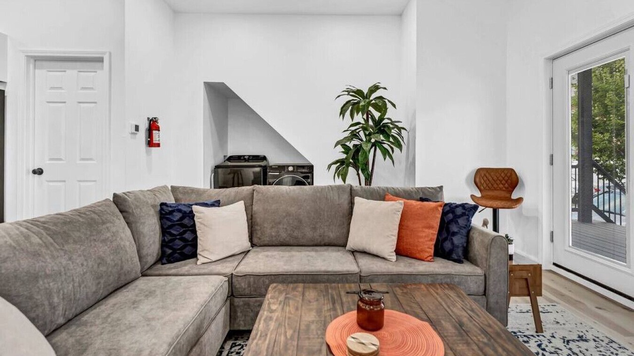 Photo of Livingroom in Front Park