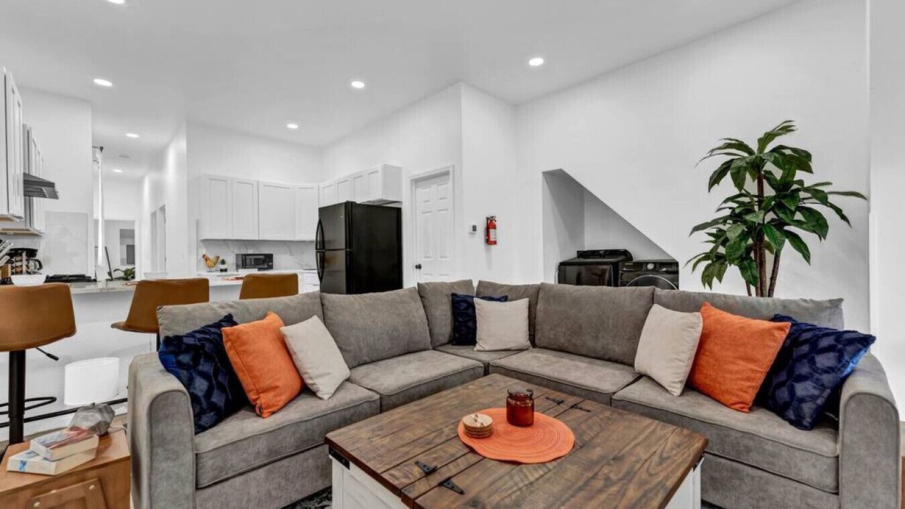 Photo of Livingroom in Front Park