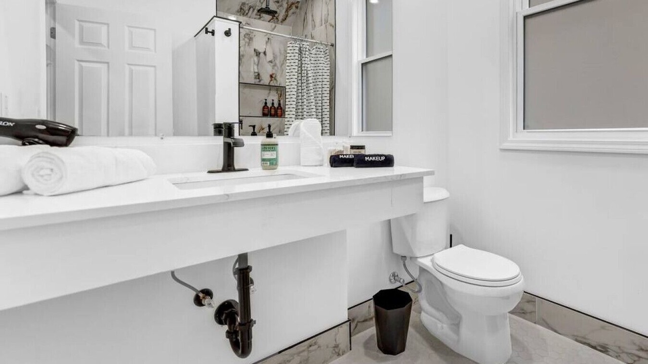 Photo of Bathroom in Front Park
