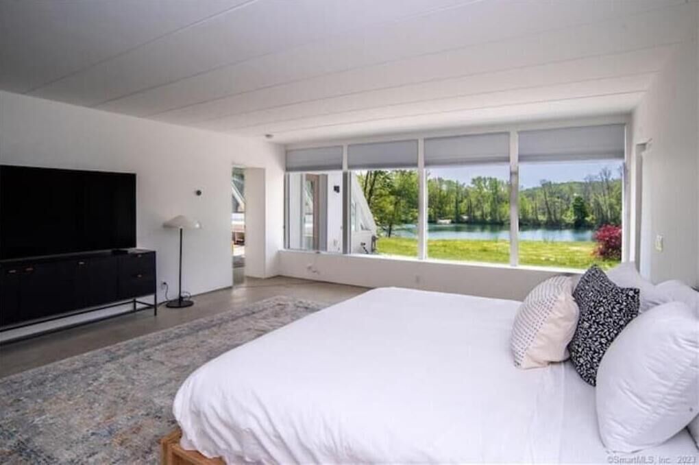 Photo of Bedroom in Lakeville