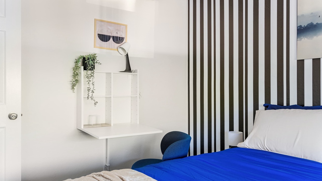 Photo of Bedroom in Poets Corner