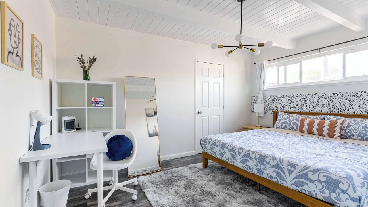 Photo of Bedroom in Poets Corner