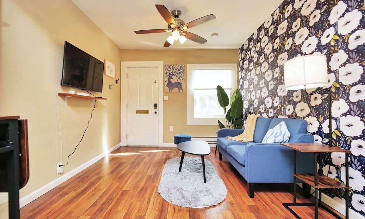 Photo of Livingroom in Poets Corner