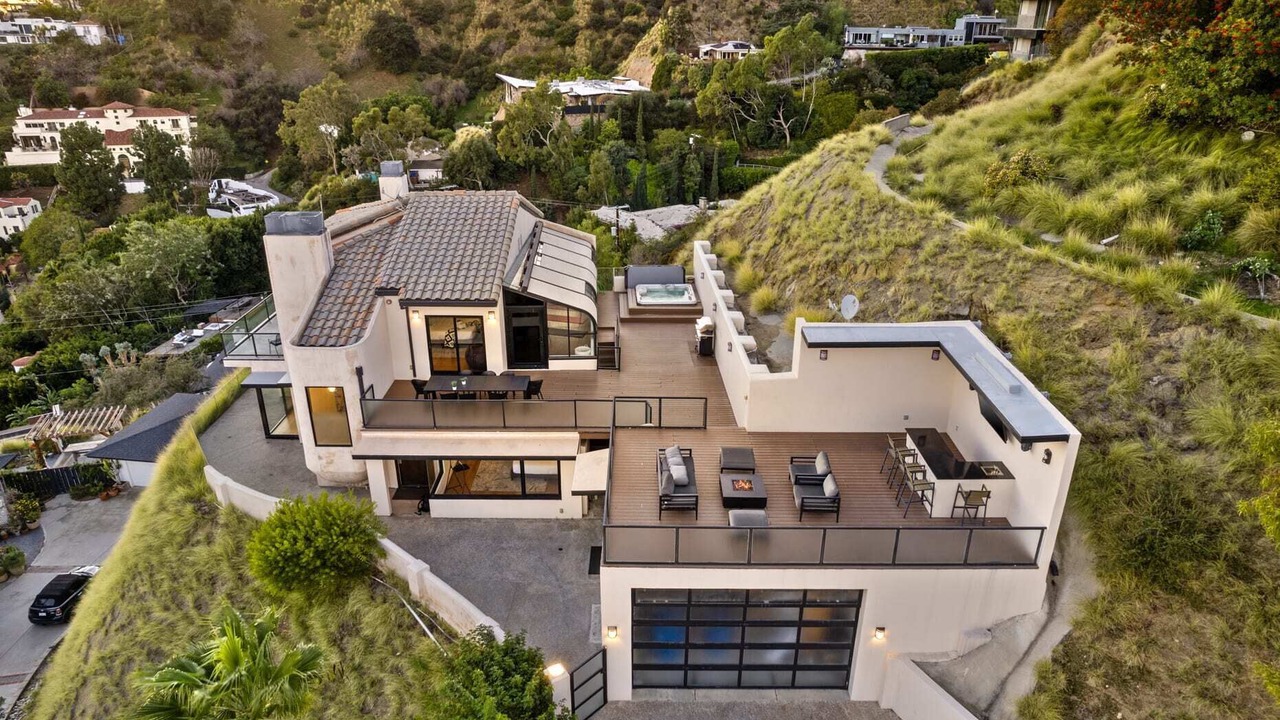 Photo of Outdoor in Hollywood Hills West