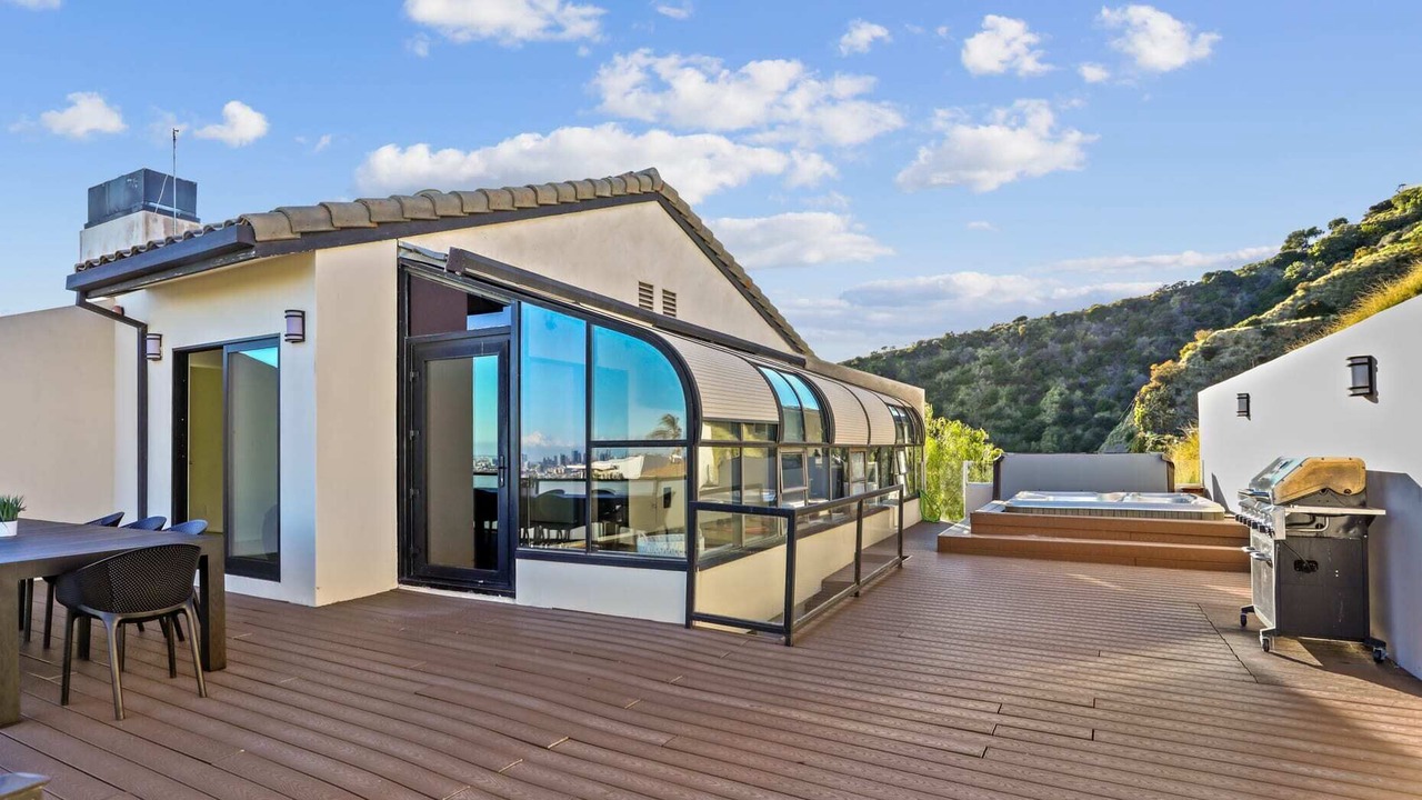 Photo of Outdoor in Hollywood Hills West