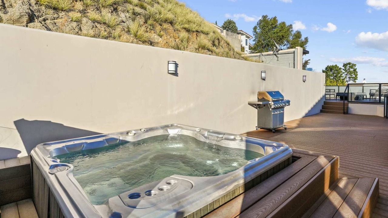 Photo of Outdoor in Hollywood Hills West