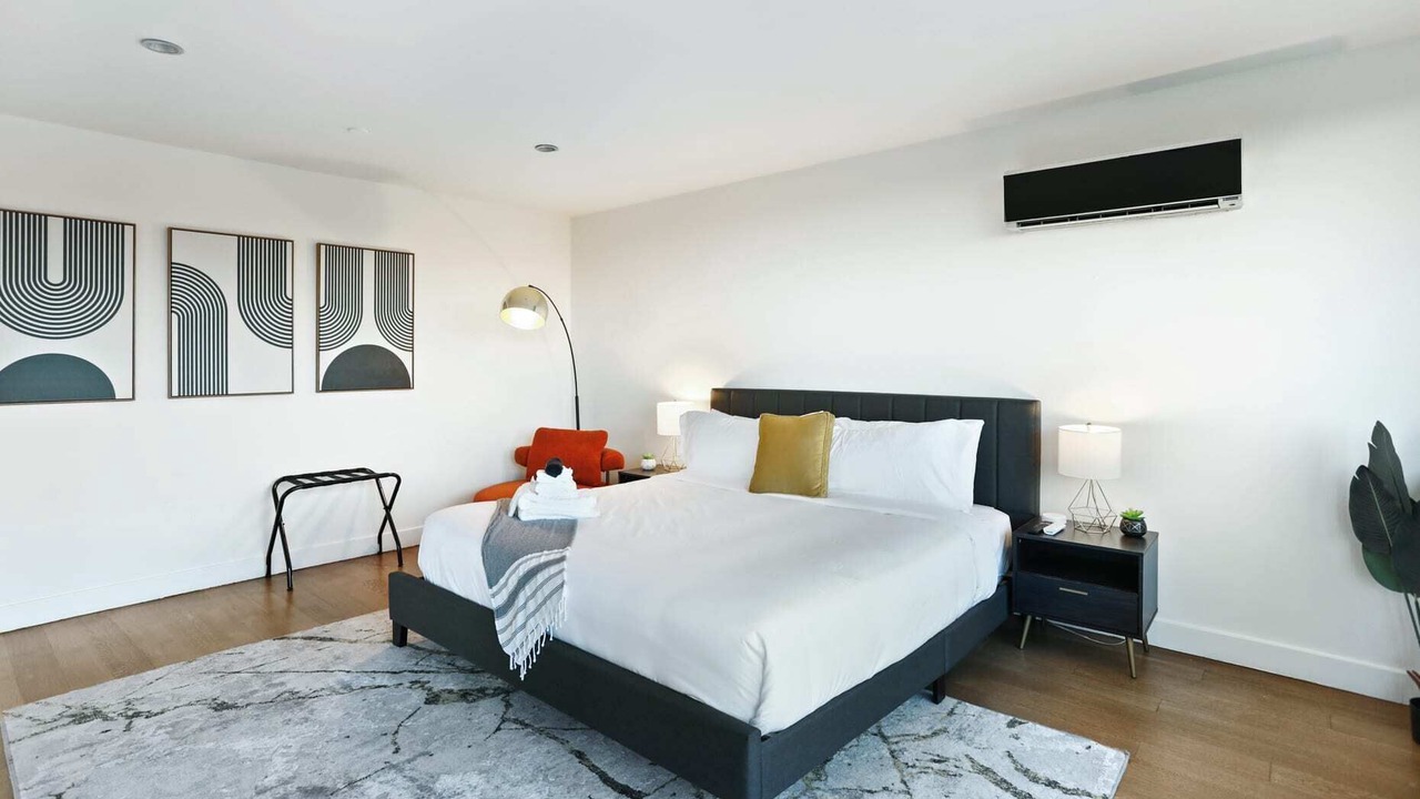 Photo of Bedroom in Hollywood Hills West