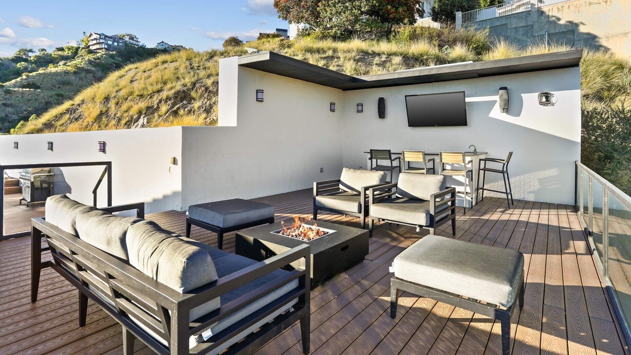 Photo of Patio Balcony in Hollywood Hills West