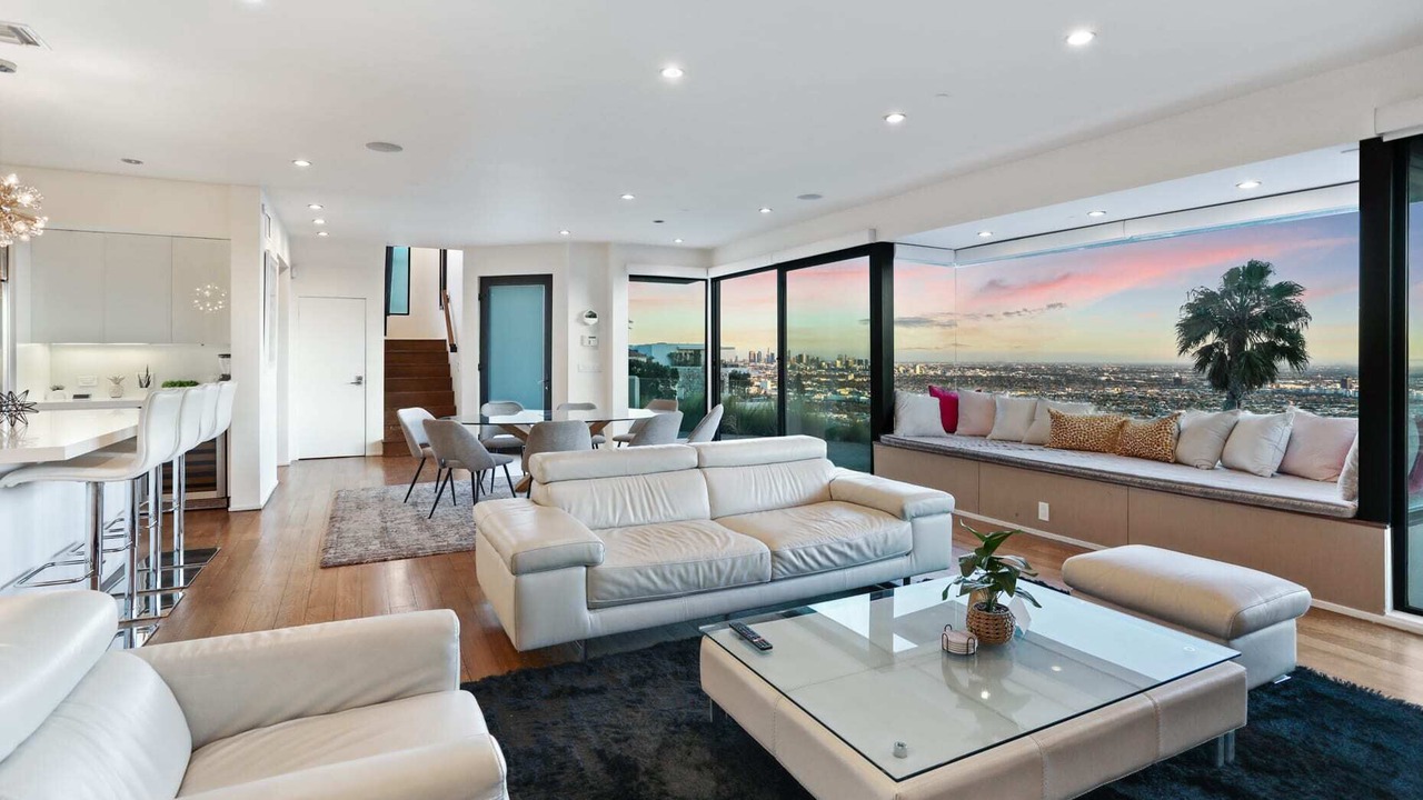 Photo of Livingroom in Hollywood Hills West