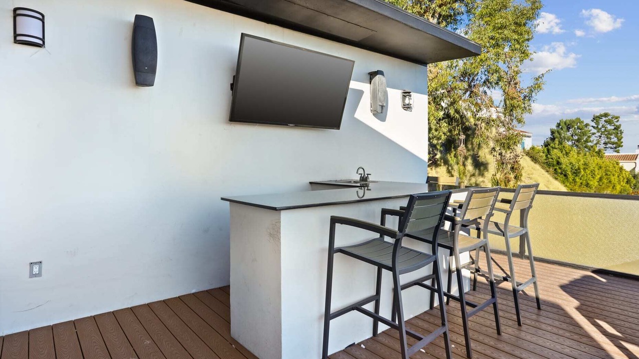 Photo of Patio Balcony in Hollywood Hills West