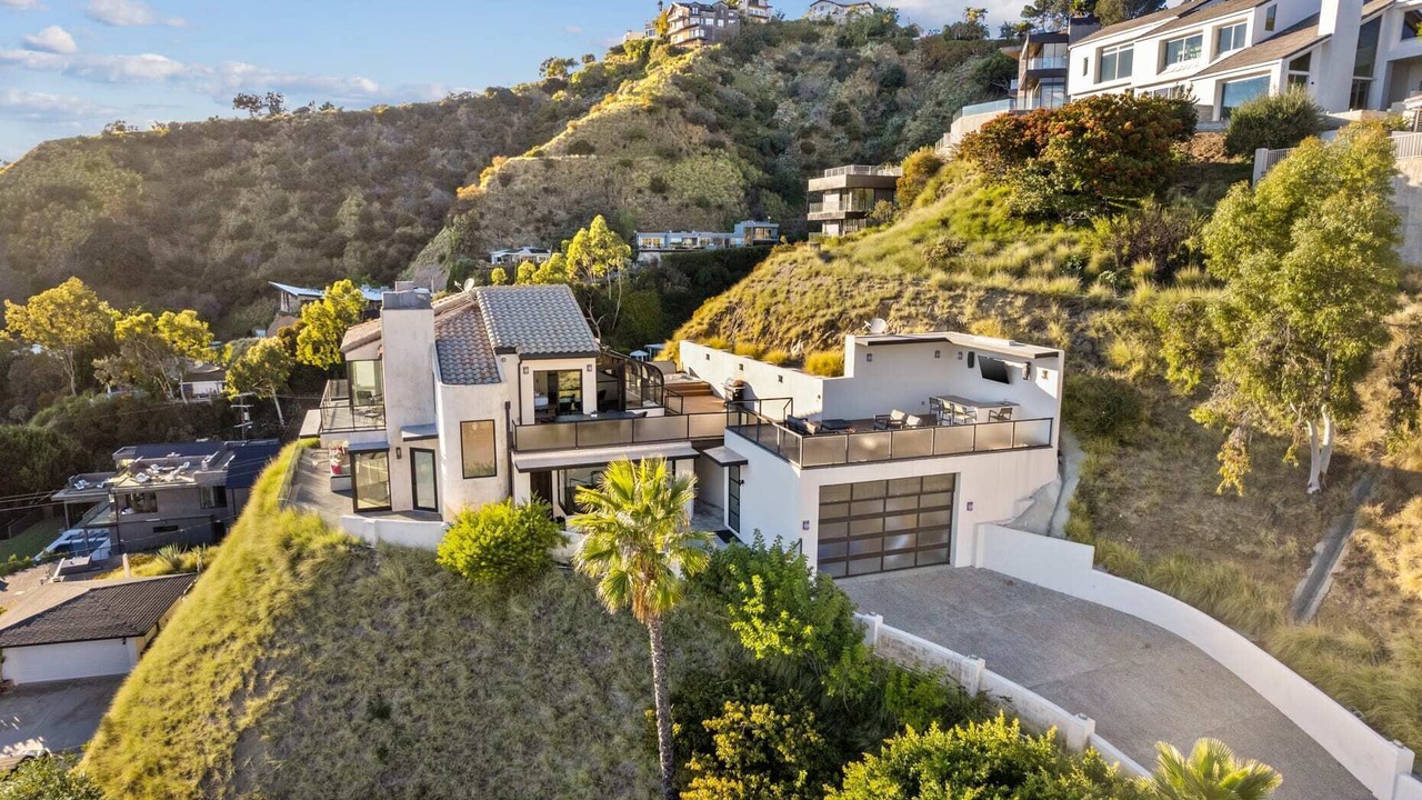 Photo of Outdoor in Hollywood Hills West