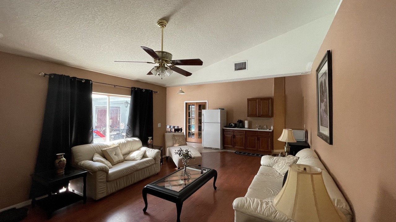 Photo of Livingroom in Lutz