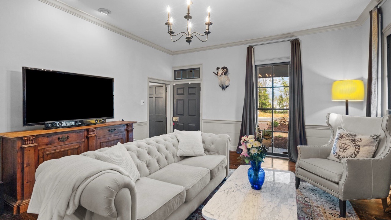 Photo of Livingroom in Chapel Hill