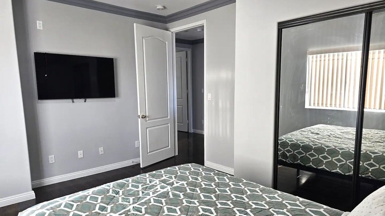 Photo of Bedroom in Midway City