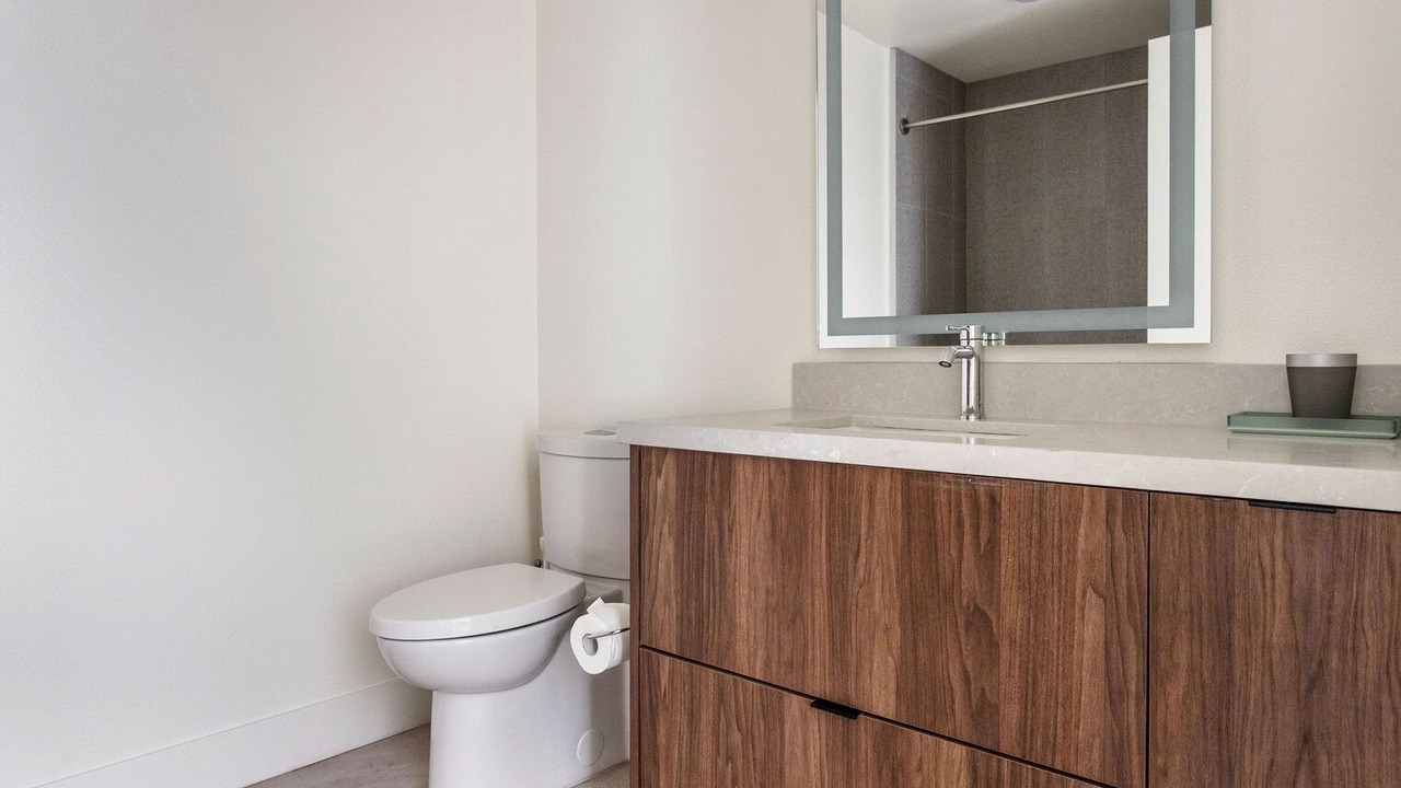 Photo of Bathroom in Wilshire Center