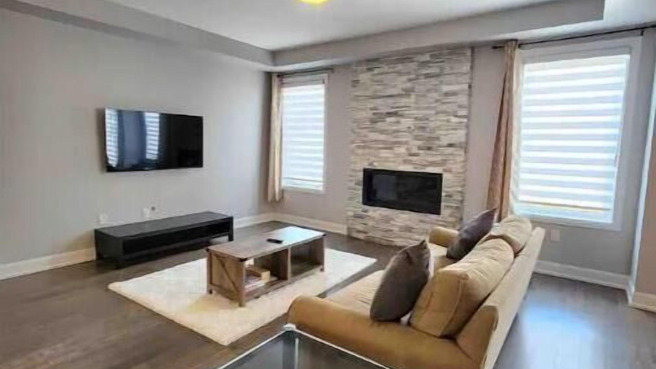 Photo of Livingroom in Oakville