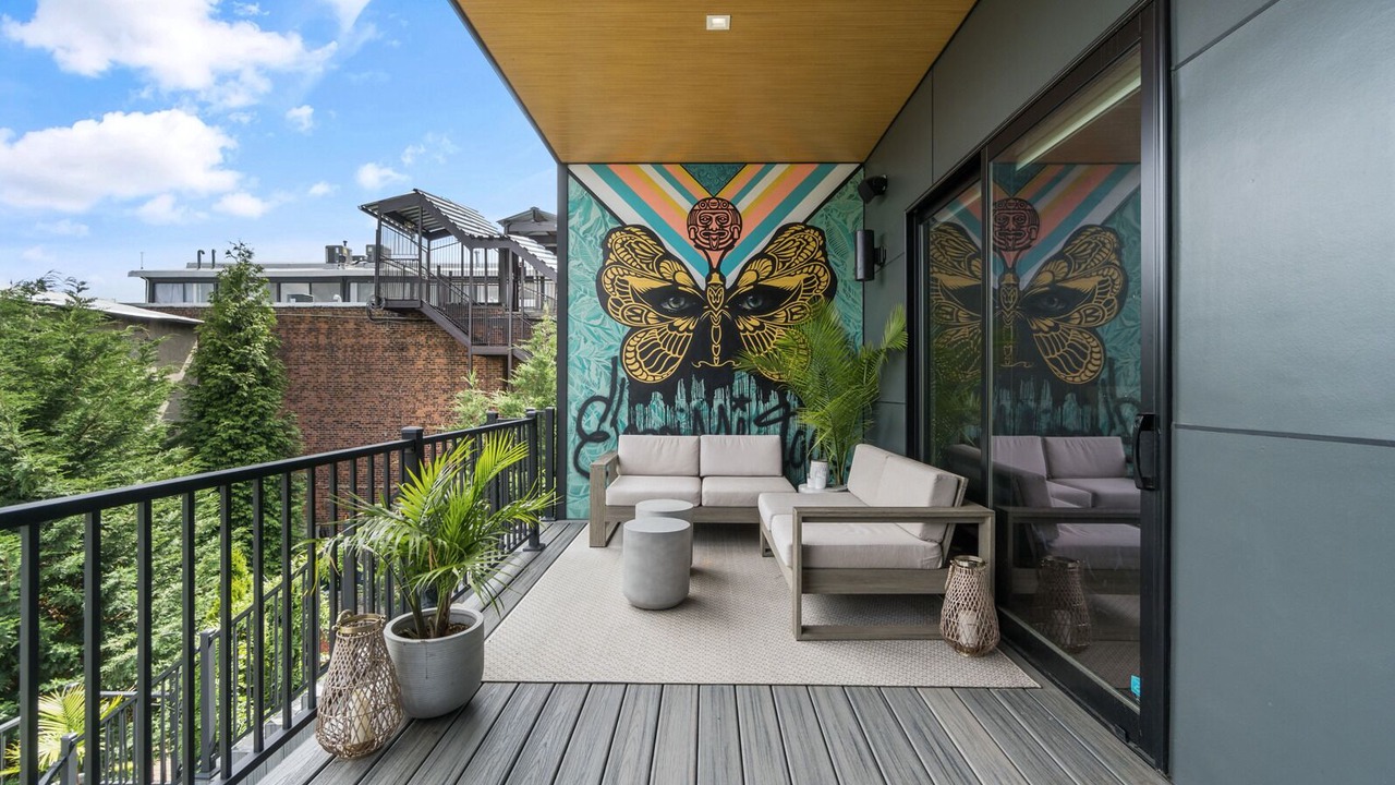 Photo of Patio Balcony in Communipaw