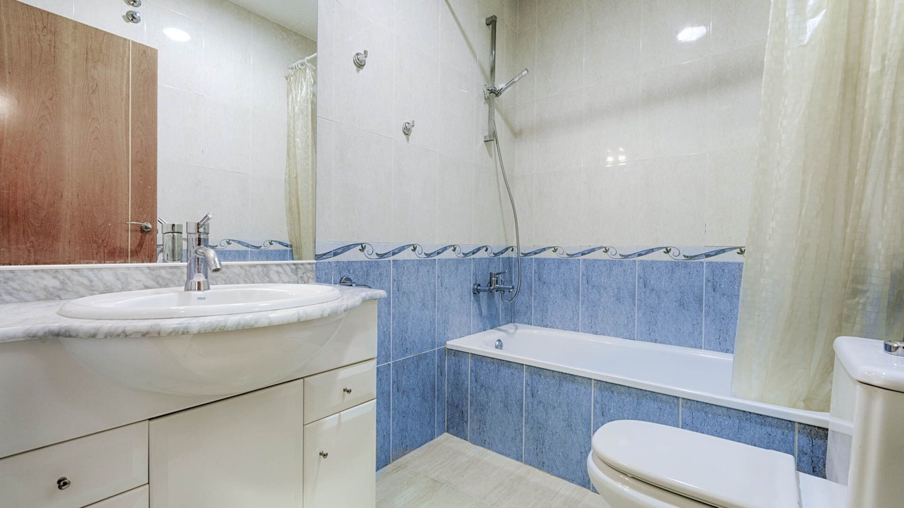 Photo of Bathroom in Palau-Saverdera